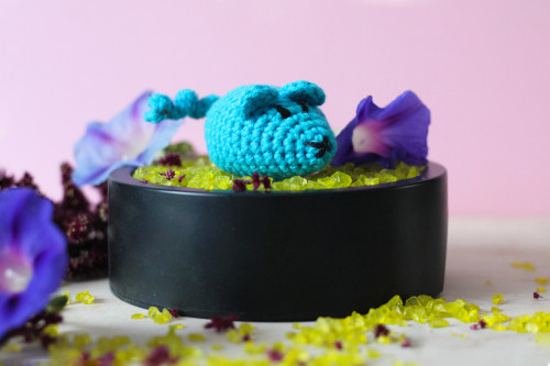 Háčkovaná myška s kozlíkem a šantou 2