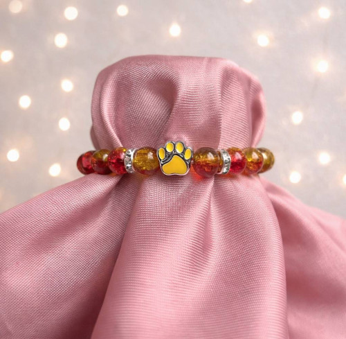 Náramek se žlutou tlapičkou a žlutočervenými korálky 1