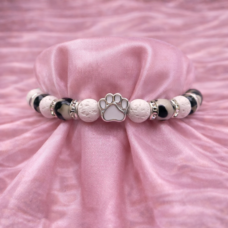 Náramek s tlapičkou – jaspis tečkovaný a bílá láva