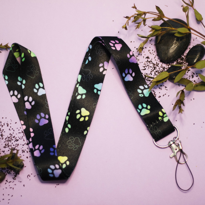 Klíčenka na krk - černá s tlapičkami