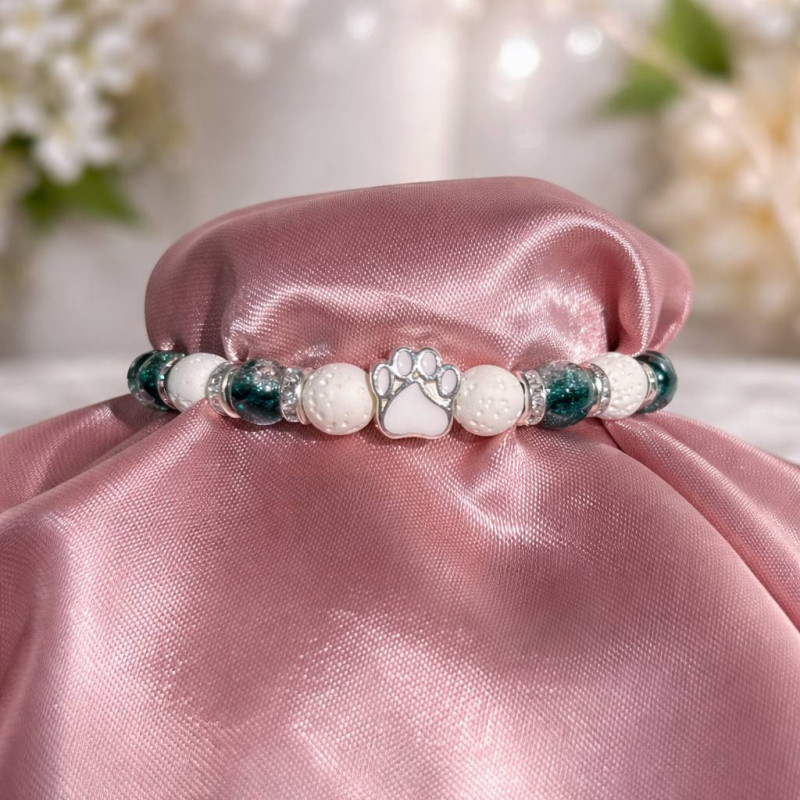 Náramek s bílou tlapičkou a bílou lávou