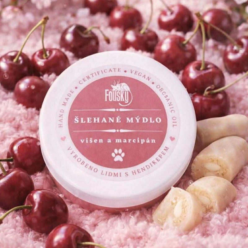 Šlehané mýdlo s vůní višně a marcipánu