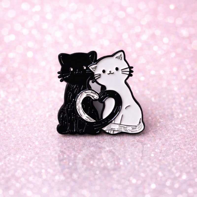 Odznáček - černá a bílá kočička