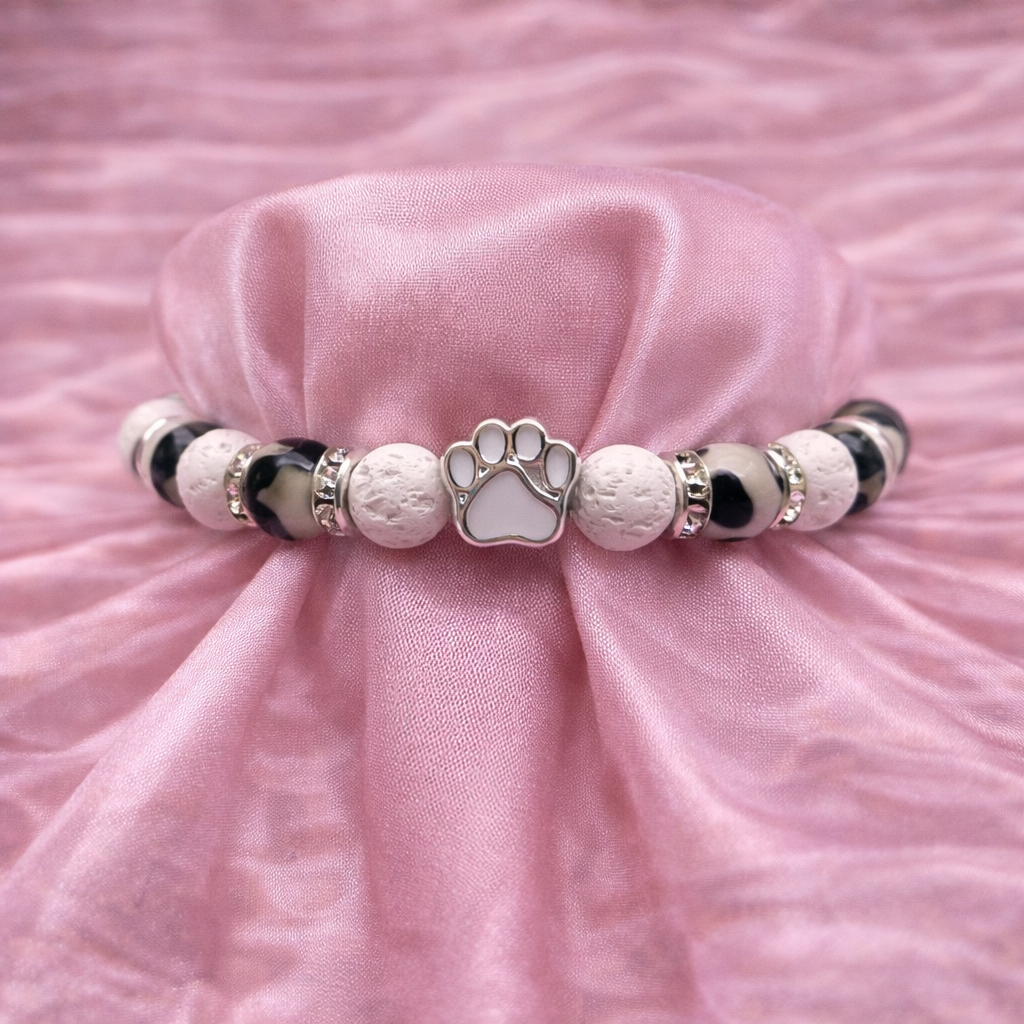 Náramek s tlapičkou – jaspis tečkovaný a bílá láva