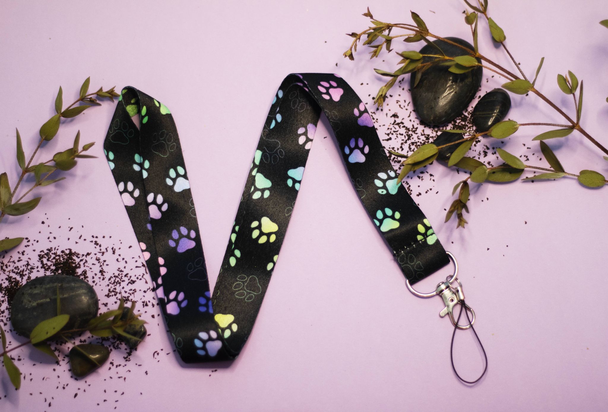 Klíčenka na krk - černá s tlapičkami