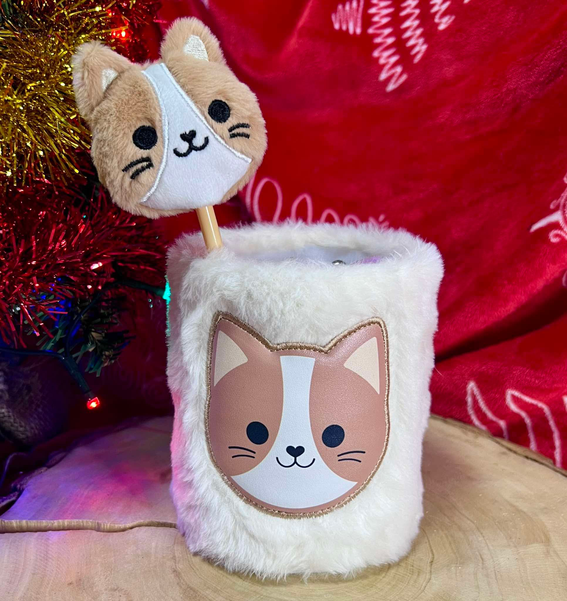 Kočičí stojánek na propisky a propiska