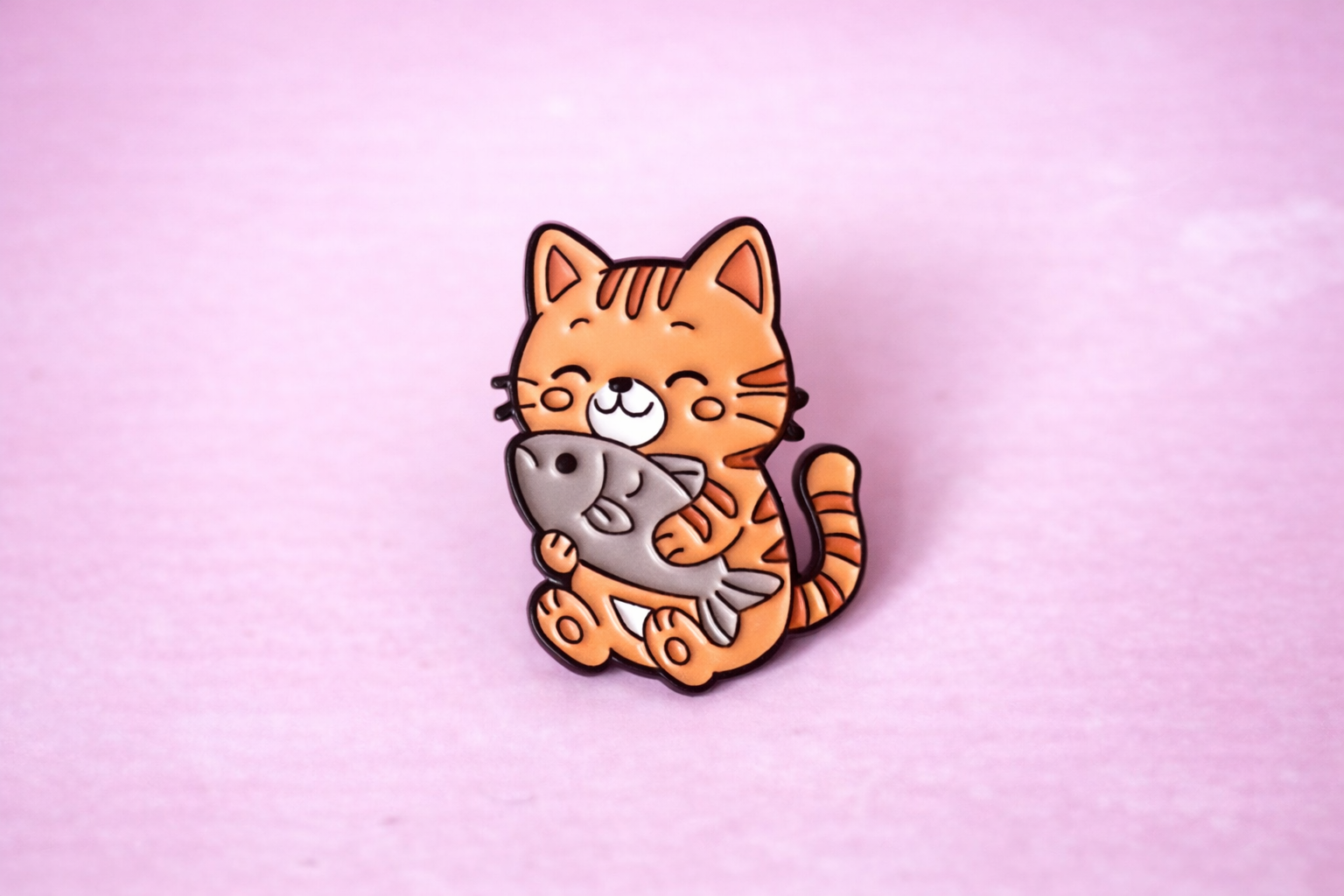 Odznáček - zrzavé koťátko s rybičkou