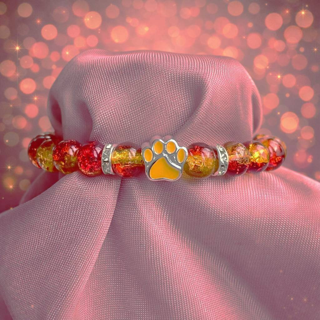 Náramek se žlutou tlapičkou a žlutočervenými korálky