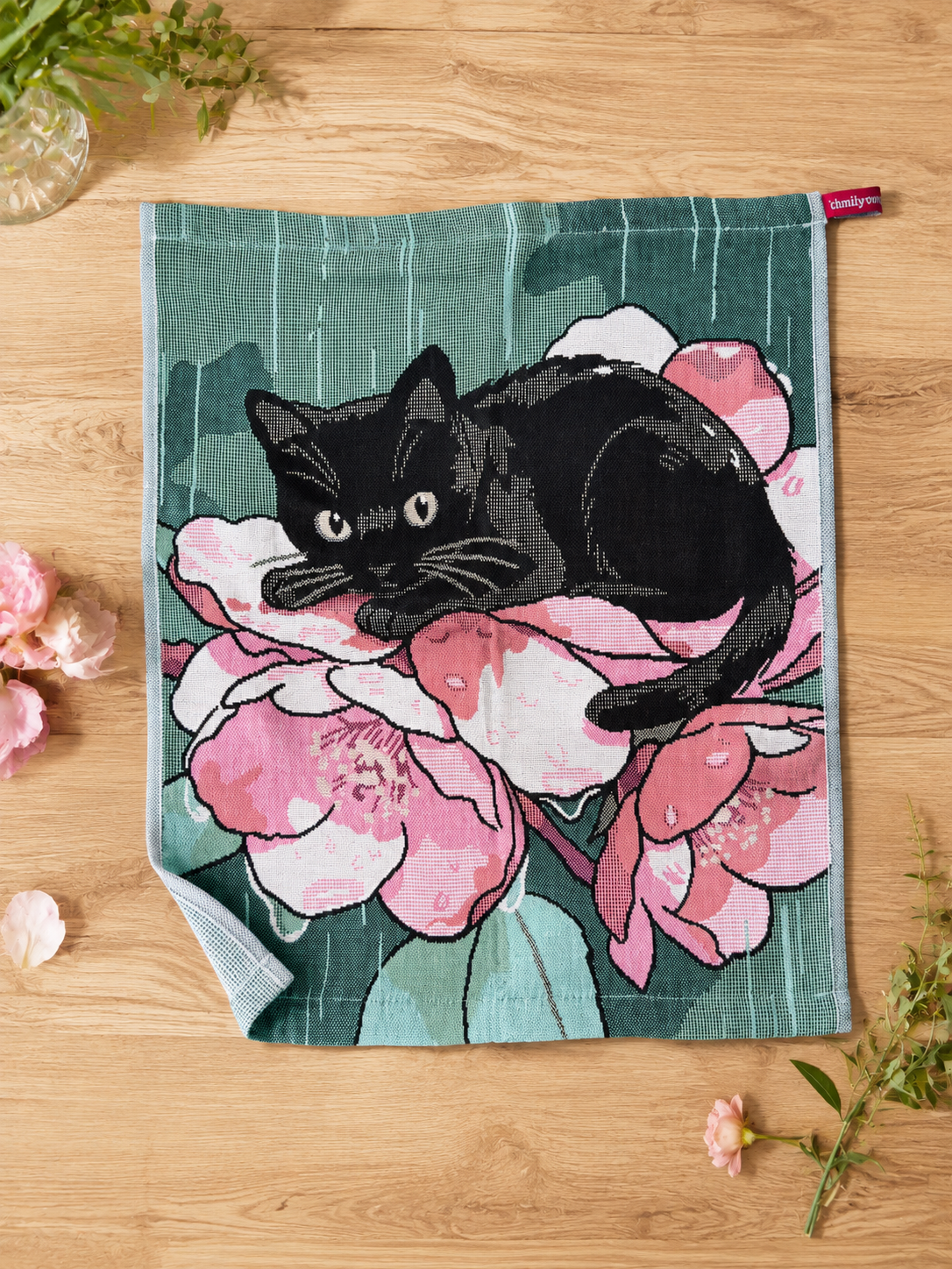 Bavlněná utěrka – Kočička v květech 🐈‍⬛🌸