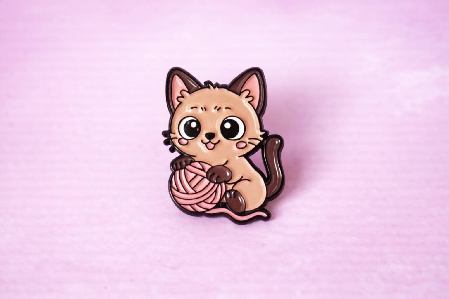 Odznáček - zrzavé koťátko s klubíčkem